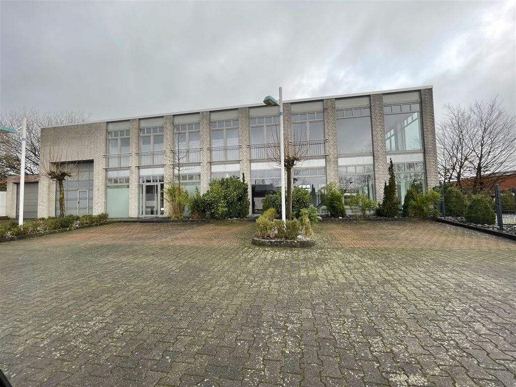 SB-Waschstraße mit Werkstatt und  Bürogebäude in Werther Westfalen