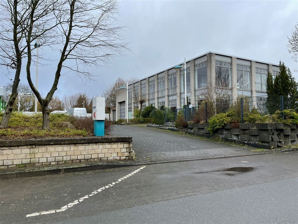 SB-Waschstraße mit Werkstatt und  Bürogebäude in Werther Westfalen