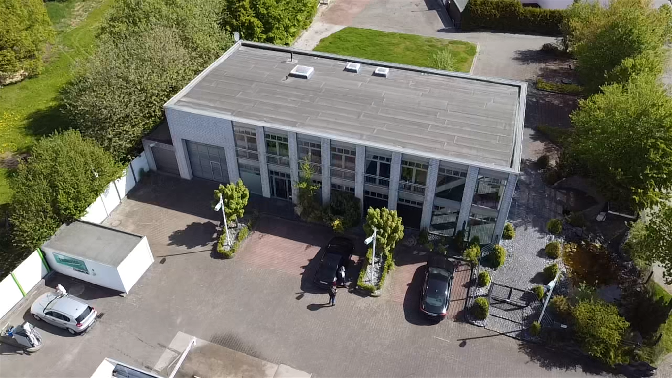 SB-Waschstraße mit Werkstatt und  Bürogebäude in Werther Westfalen