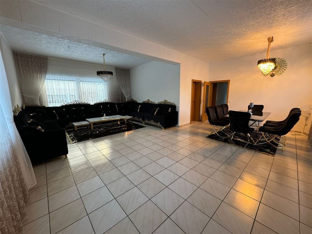 Mehrfamilienhaus in Senne mit 3- Wohneinheiten