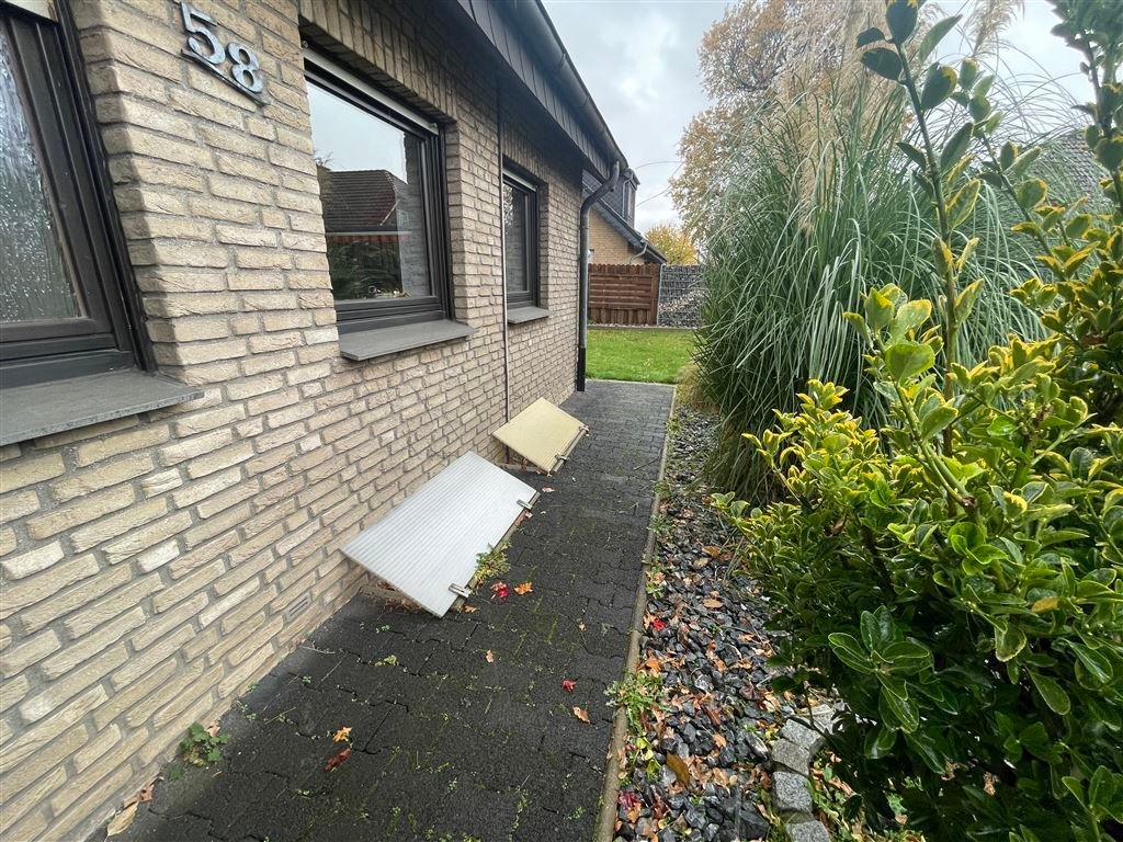 Charmantes Zweifamilienhaus  bietet Ihnen viel Platz für Ihre  Ideen. (Häger)