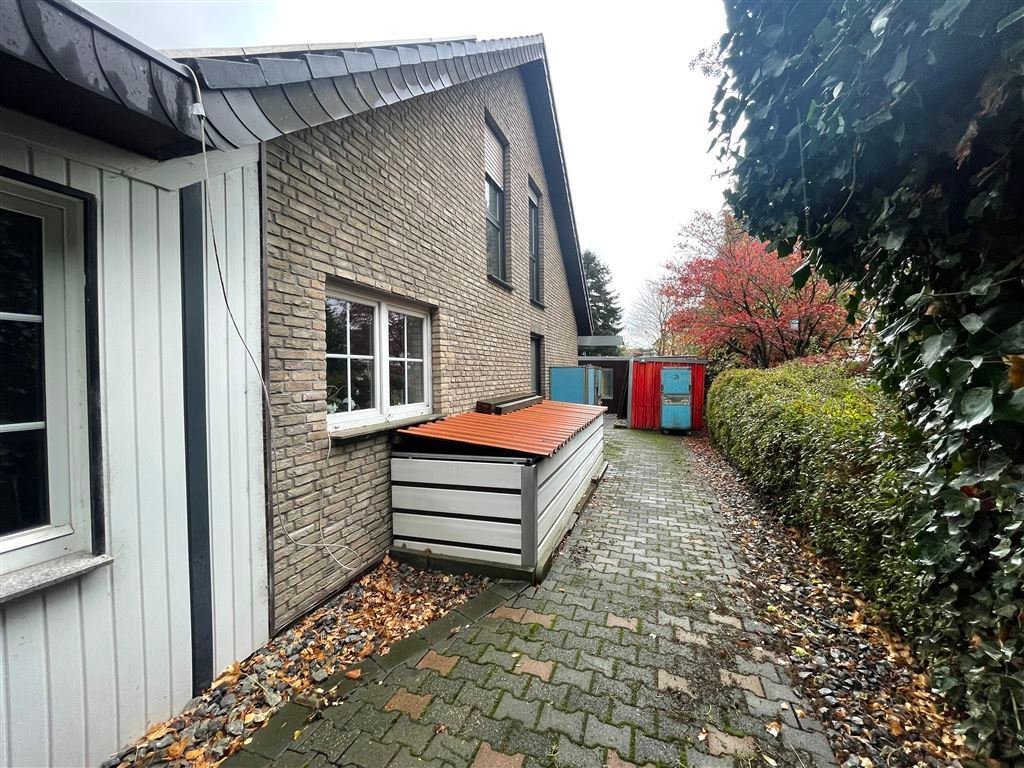 Charmantes Zweifamilienhaus  bietet Ihnen viel Platz für Ihre  Ideen. (Häger)