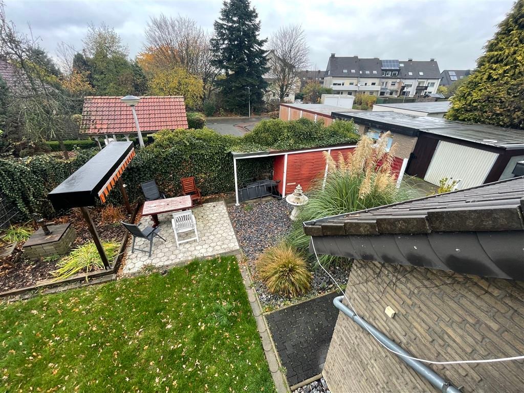 Charmantes Zweifamilienhaus  bietet Ihnen viel Platz für Ihre  Ideen. (Häger)