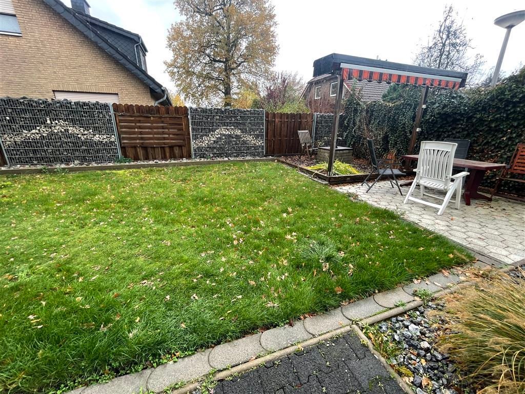 Charmantes Zweifamilienhaus  bietet Ihnen viel Platz für Ihre  Ideen. (Häger)