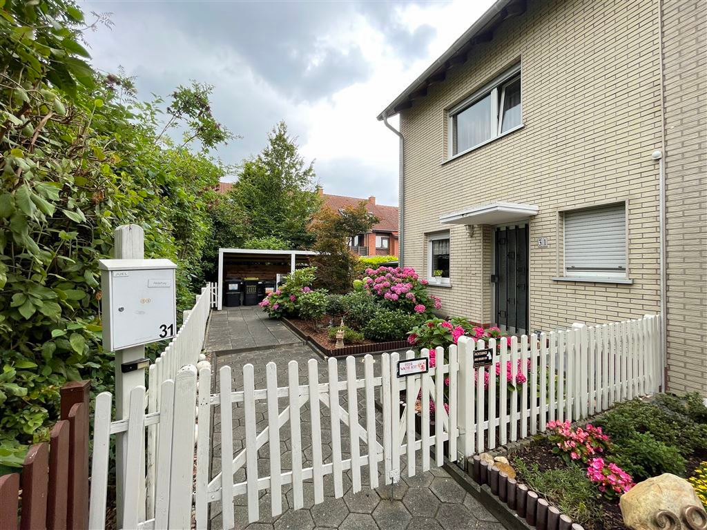 Reiheneckhaus in Bielefeld Schildesche  mit Garten & Garage 