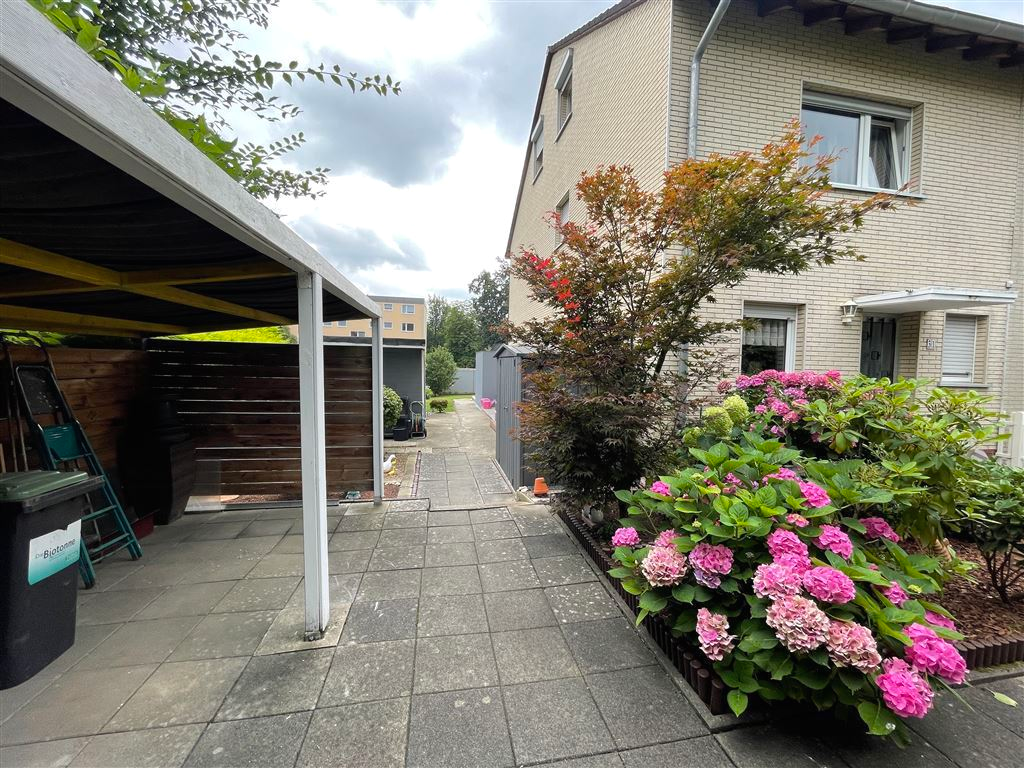 Reiheneckhaus in Bielefeld Schildesche  mit Garten & Garage 