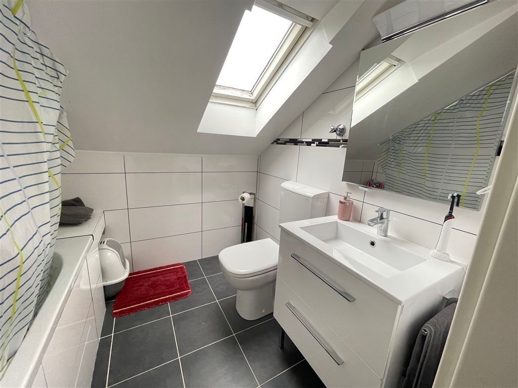 Reiheneckhaus in Bielefeld Schildesche  mit Garten & Garage 