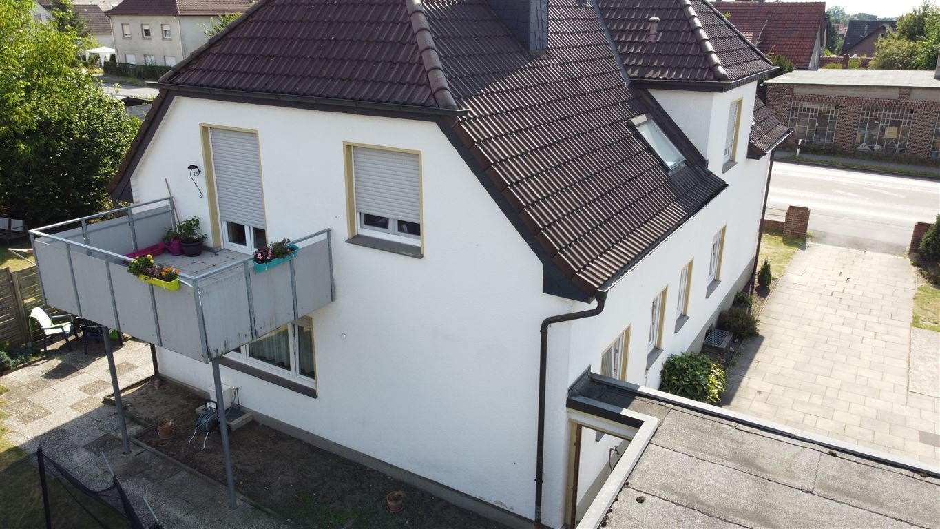 Zweifamilienhaus mit großem  Grundstück in Halle Westf.