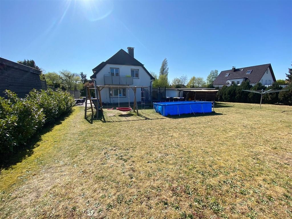 Zweifamilienhaus mit großem  Grundstück in Halle Westf.