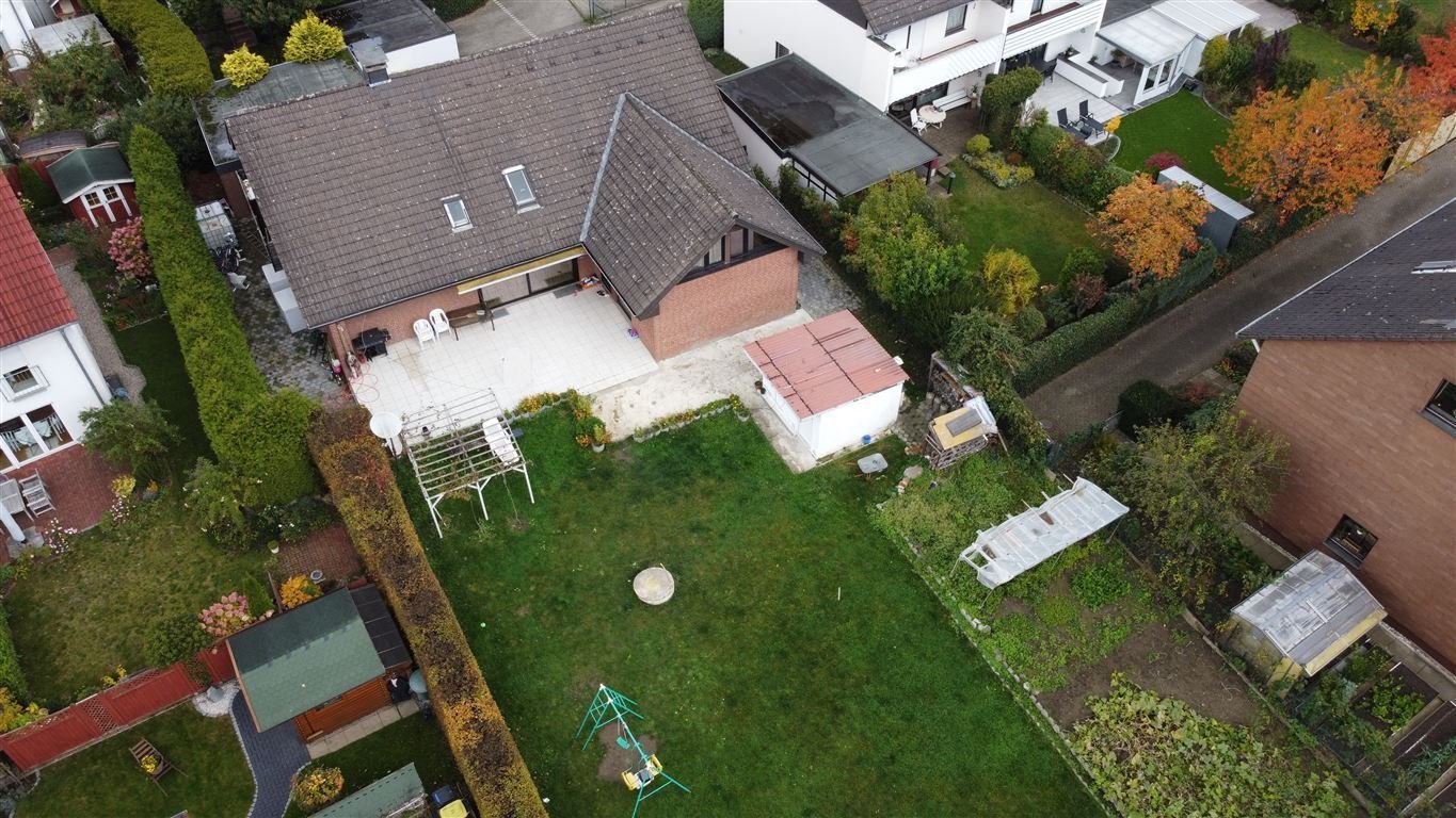 Charmantes Einfamilienhaus mit  Einliegerwohnung und Baugrundstück  mit viel Platz für Ihre Ideen. 