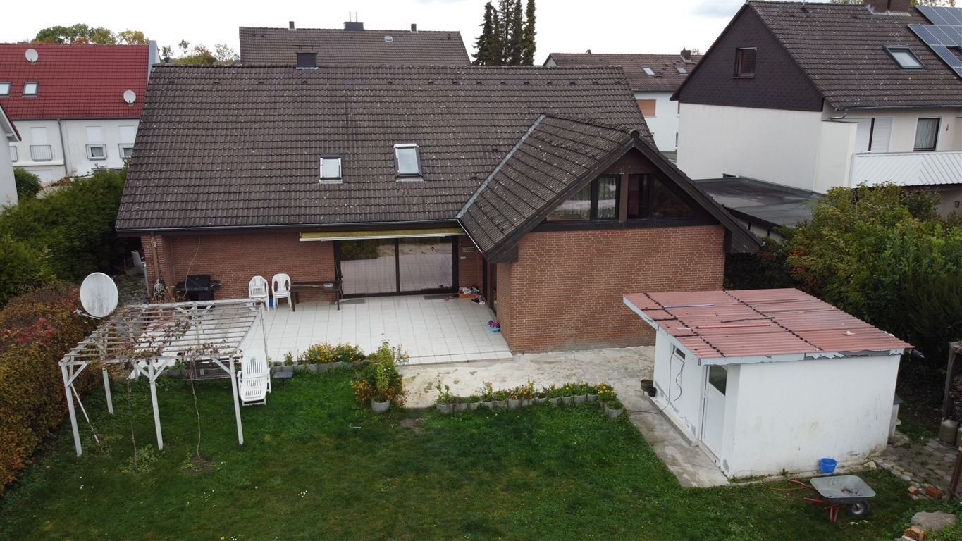 Charmantes Einfamilienhaus mit  Einliegerwohnung und Baugrundstück  mit viel Platz für Ihre Ideen. 