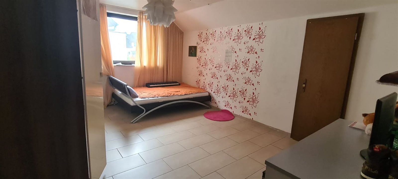 Charmantes Einfamilienhaus mit  Einliegerwohnung und Baugrundstück  mit viel Platz für Ihre Ideen. 