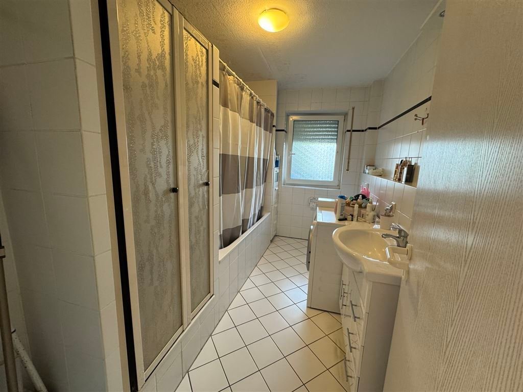 Lichtdurchflutete Wohnung mit  verglastem Wohnbereich & Terrasse 