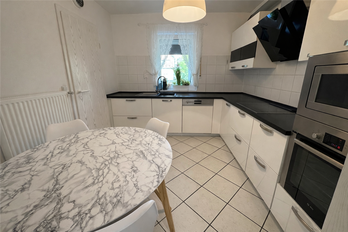 Lichtdurchflutete Wohnung mit  verglastem Wohnbereich & Terrasse 