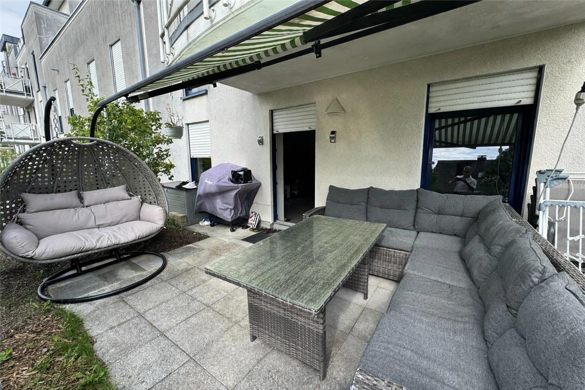 Lichtdurchflutete Wohnung mit  verglastem Wohnbereich & Terrasse 