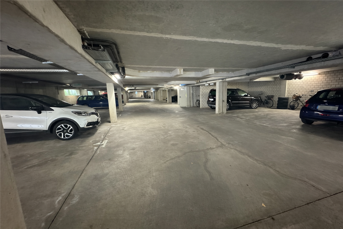 Lichtdurchflutete Wohnung mit  verglastem Wohnbereich & Terrasse 