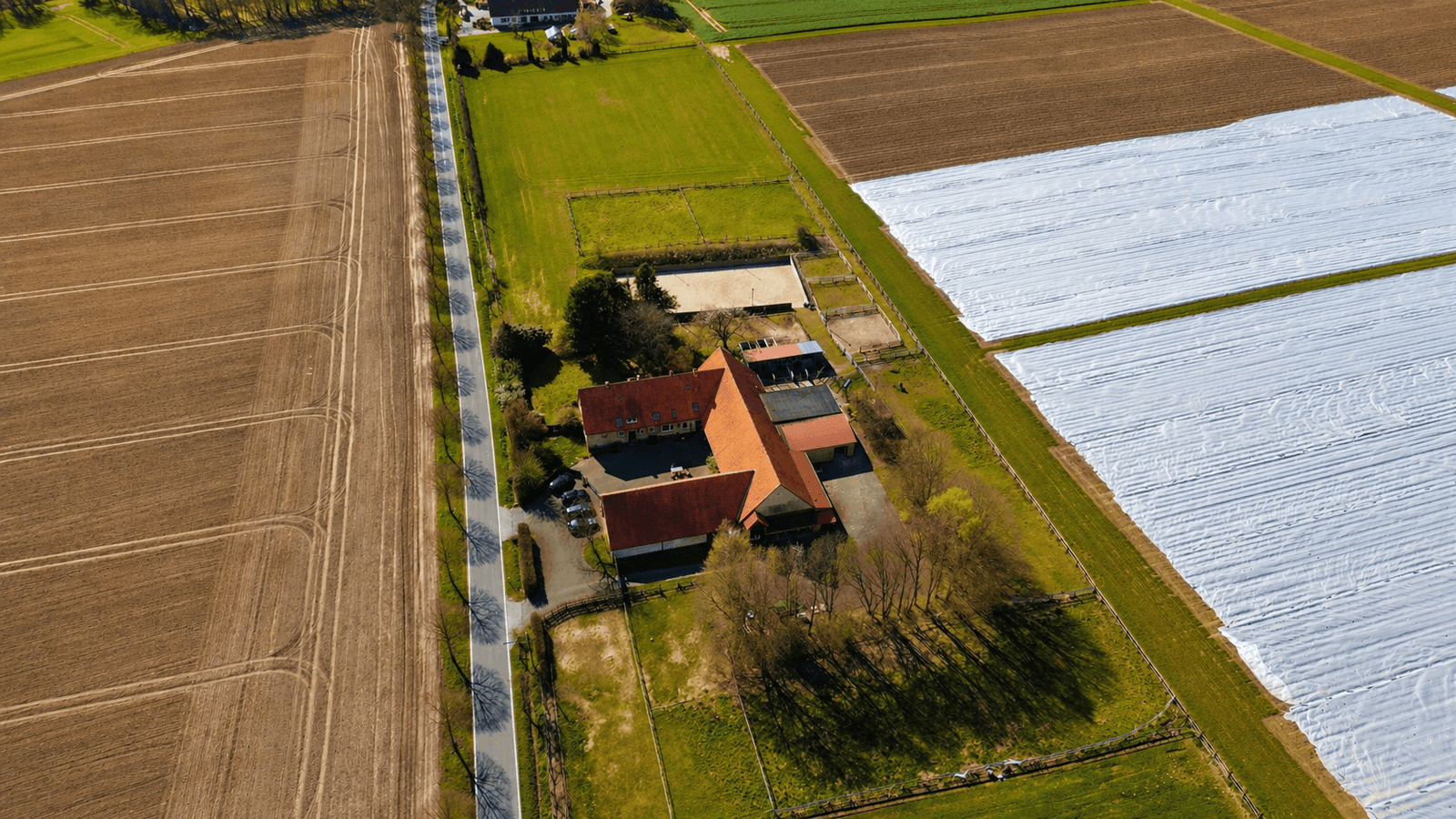 Exklusives Anwesen mit Reitanlage auf ca. 35.000 m² Grundstück in idyllischer Lage