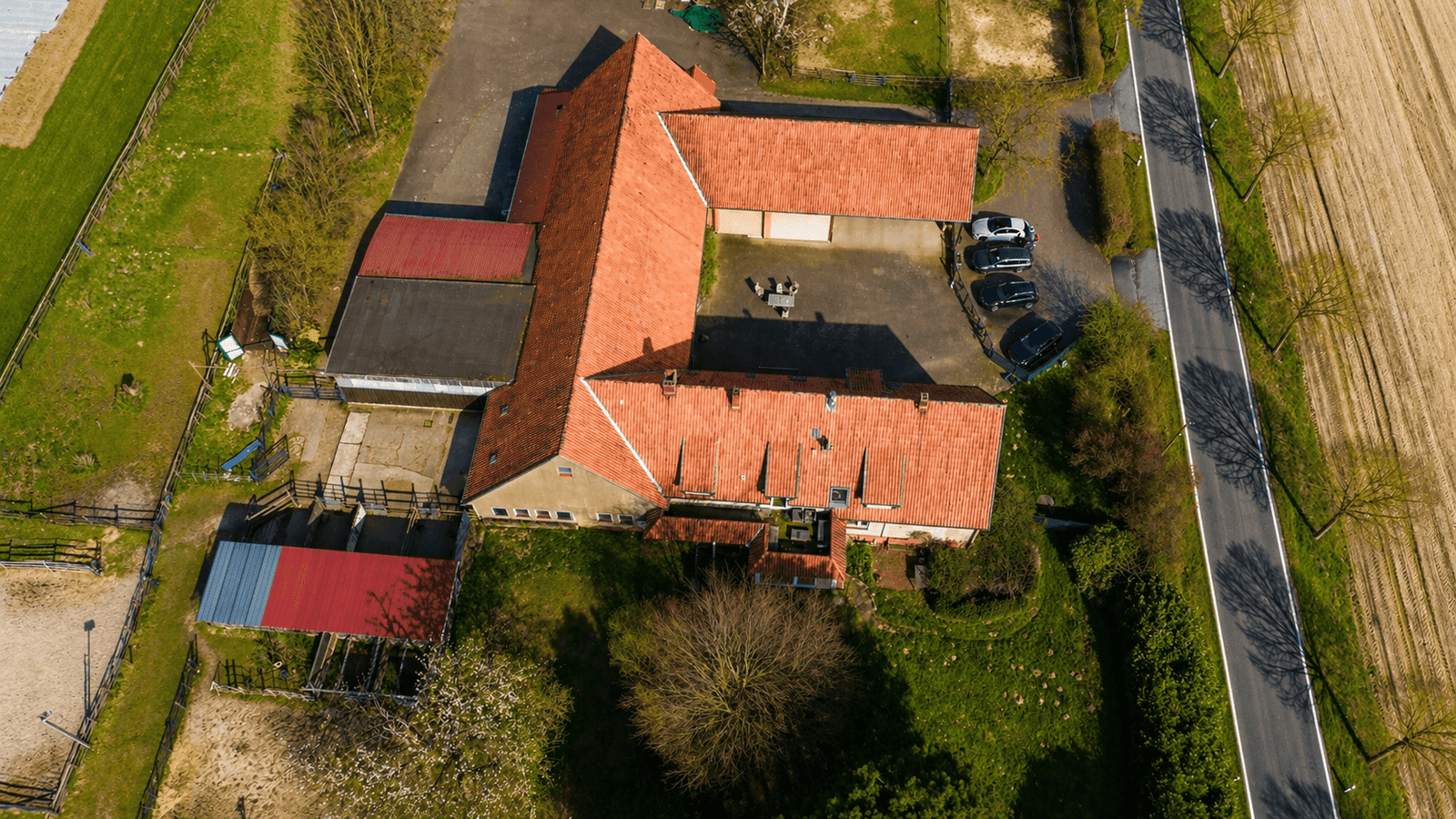 Exklusives Anwesen mit Reitanlage auf ca. 35.000 m² Grundstück in idyllischer Lage