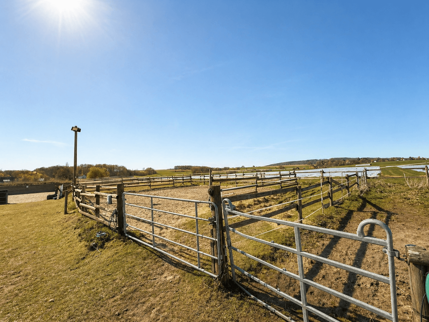 Exklusives Anwesen mit Reitanlage auf ca. 35.000 m² Grundstück in idyllischer Lage