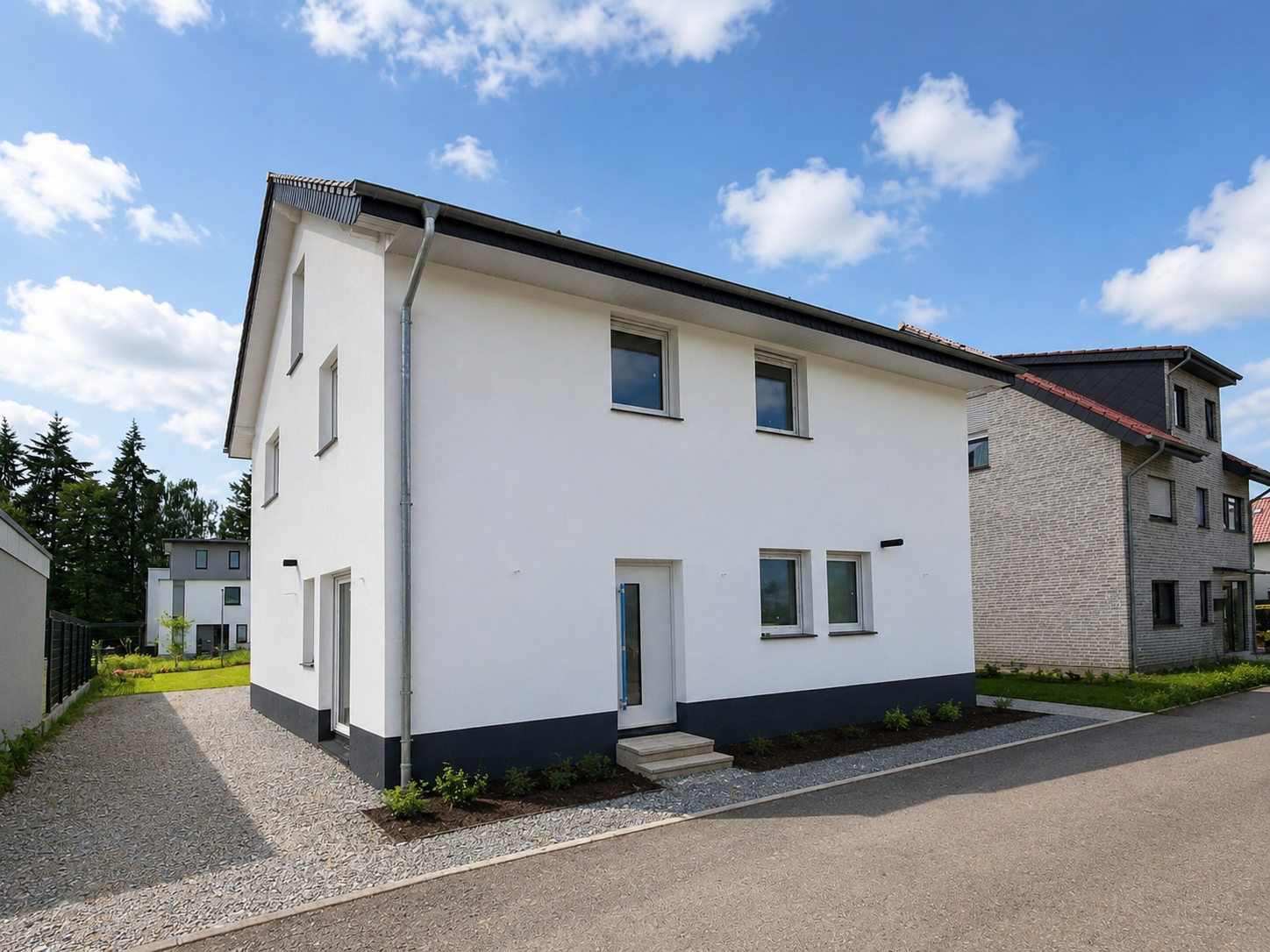 Erstbezug: Großzügiges Einfamilienhaus mit separatem Wohnbereich