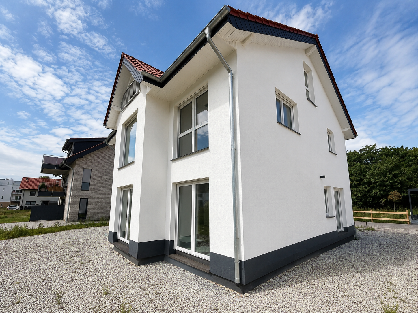 Erstbezug: Großzügiges Einfamilienhaus mit separatem Wohnbereich