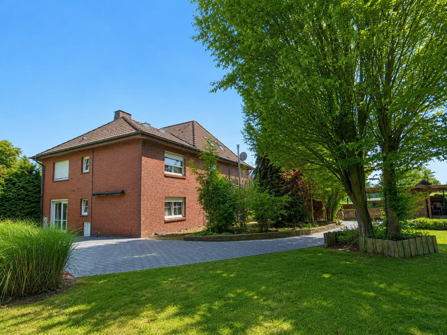 Großzügiges Einfamilienhaus mit 8 Zimmern, Photovoltaikanlage und weitläufigem Grundstück in Langenberg