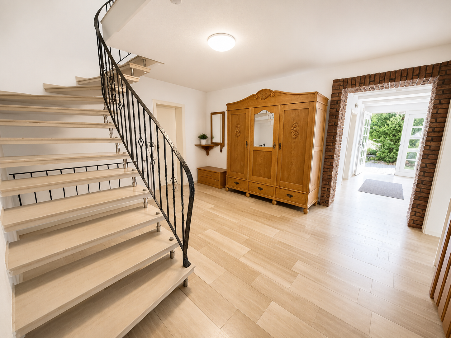 Großzügiges Einfamilienhaus mit 8 Zimmern, Photovoltaikanlage und weitläufigem Grundstück in Langenberg