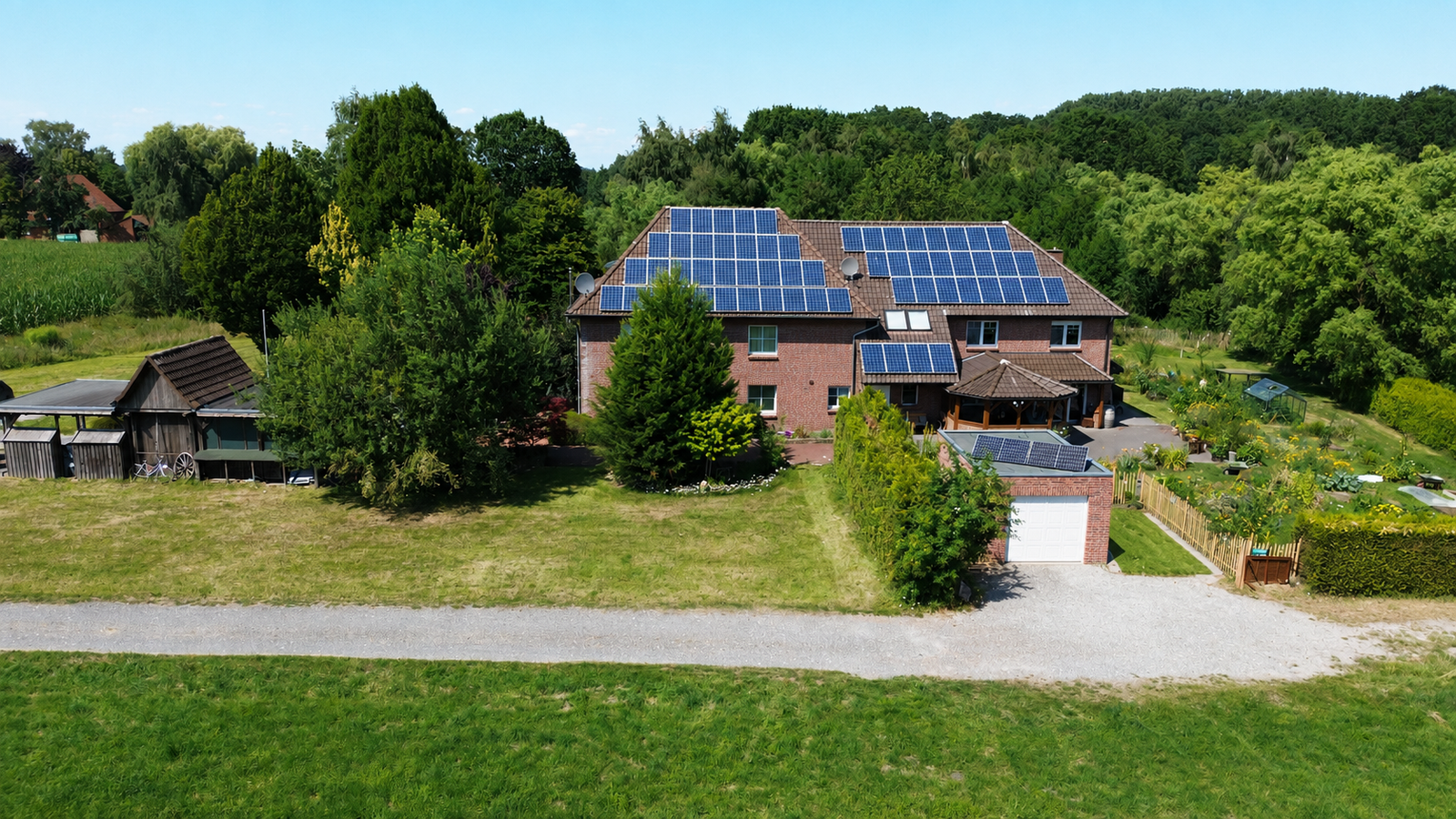 Großzügiges Einfamilienhaus mit 8 Zimmern, Photovoltaikanlage und weitläufigem Grundstück in Langenberg