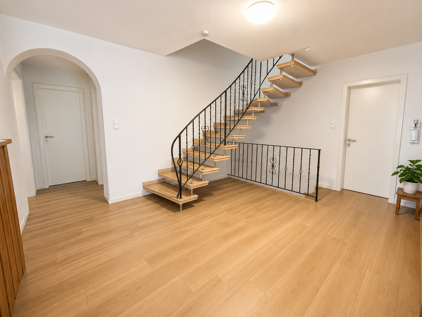 Großzügiges Einfamilienhaus mit 8 Zimmern, Photovoltaikanlage und weitläufigem Grundstück in Langenberg
