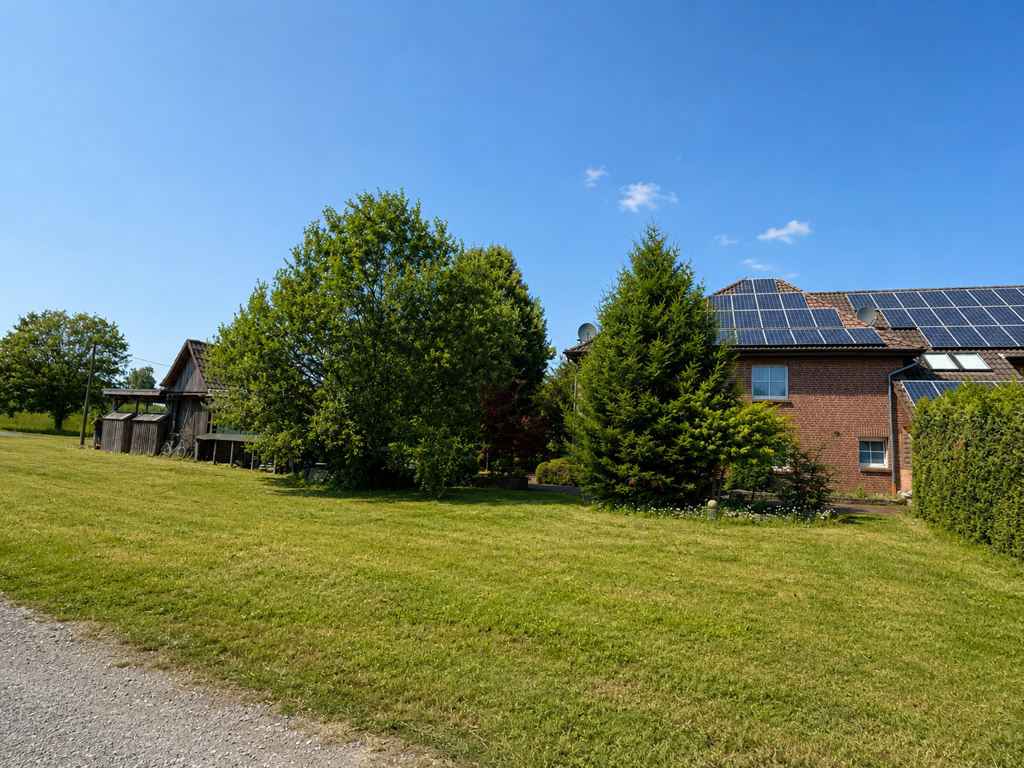 Großzügiges Einfamilienhaus mit 8 Zimmern, Photovoltaikanlage und weitläufigem Grundstück in Langenberg