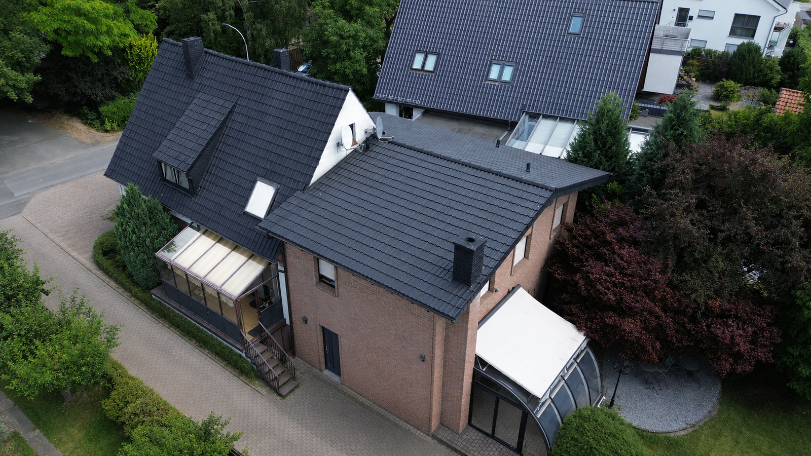 Zusätzliches Baugrundstück inklusive – großzügiges Familienhaus mit Wintergarten und weitläufigem Traumgarten