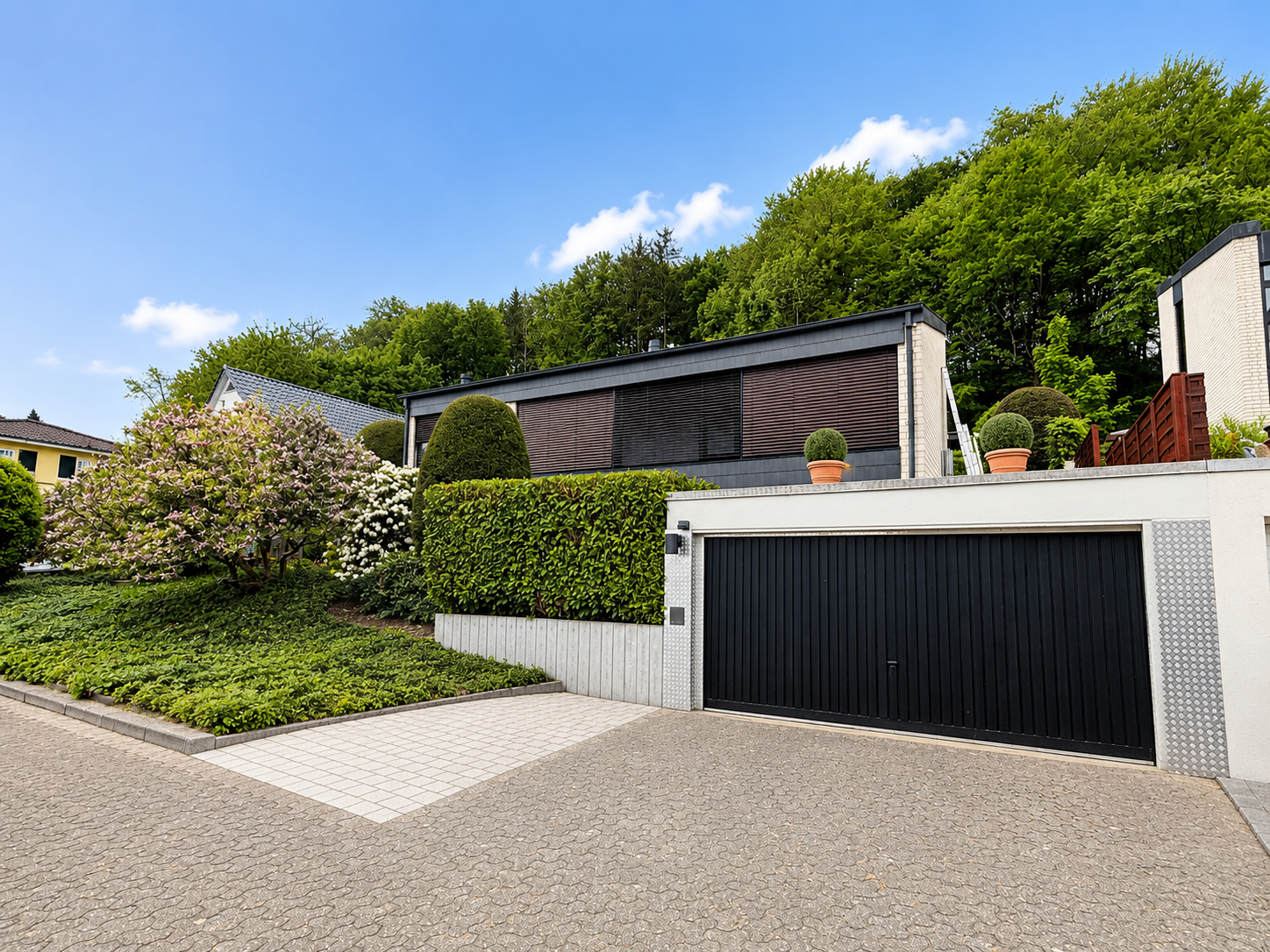 Exklusive Wohnidylle am Teutoburger Wald – Großzügiges Einfamilienhaus mit Einliegerwohnung in begehrter Lage von Werther (Westf.)