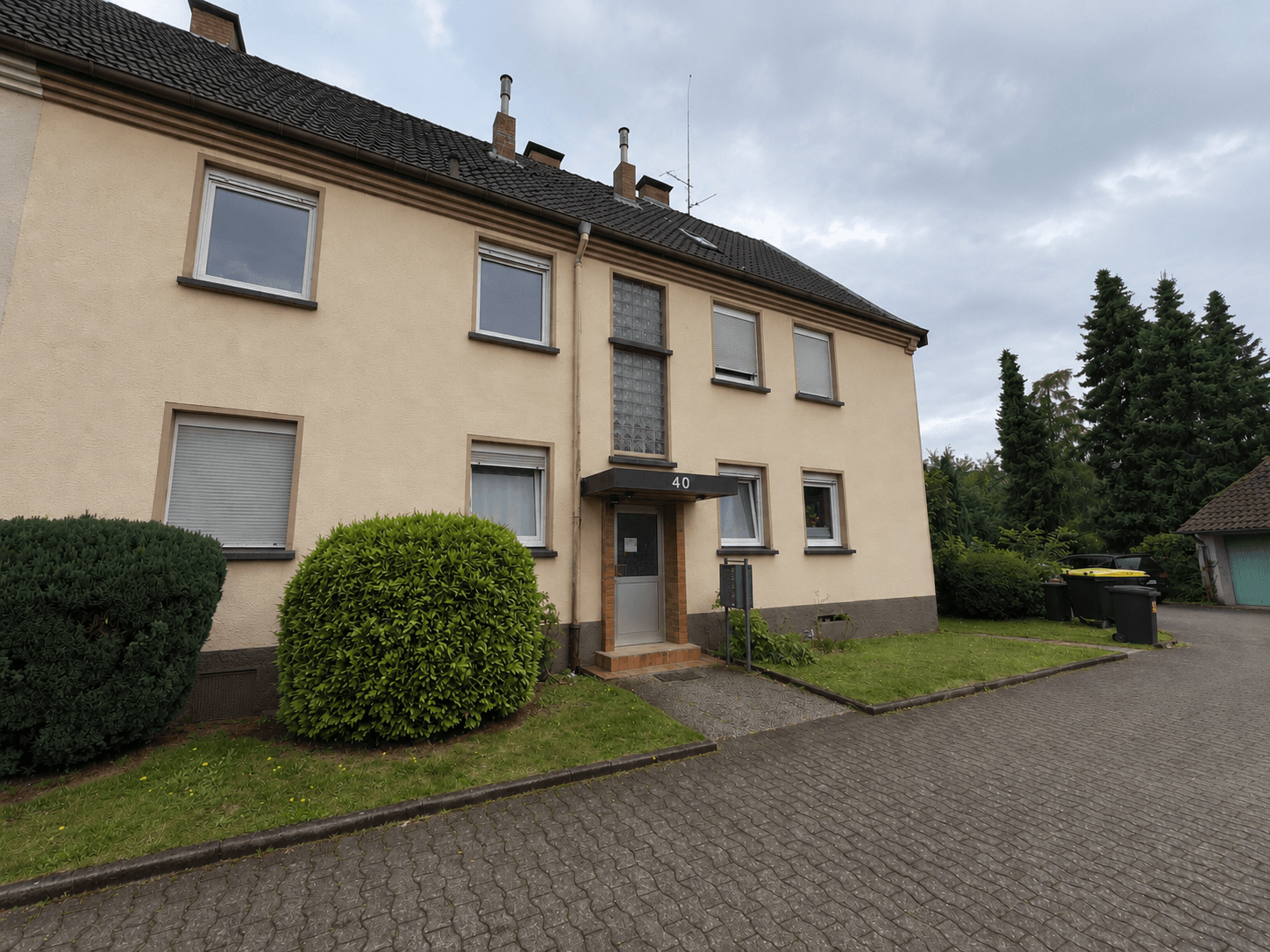 Vermietete 2-Zimmer-Dachgeschosswohnung mit Entwicklungspotenzial in Bielefeld-Brackwede
