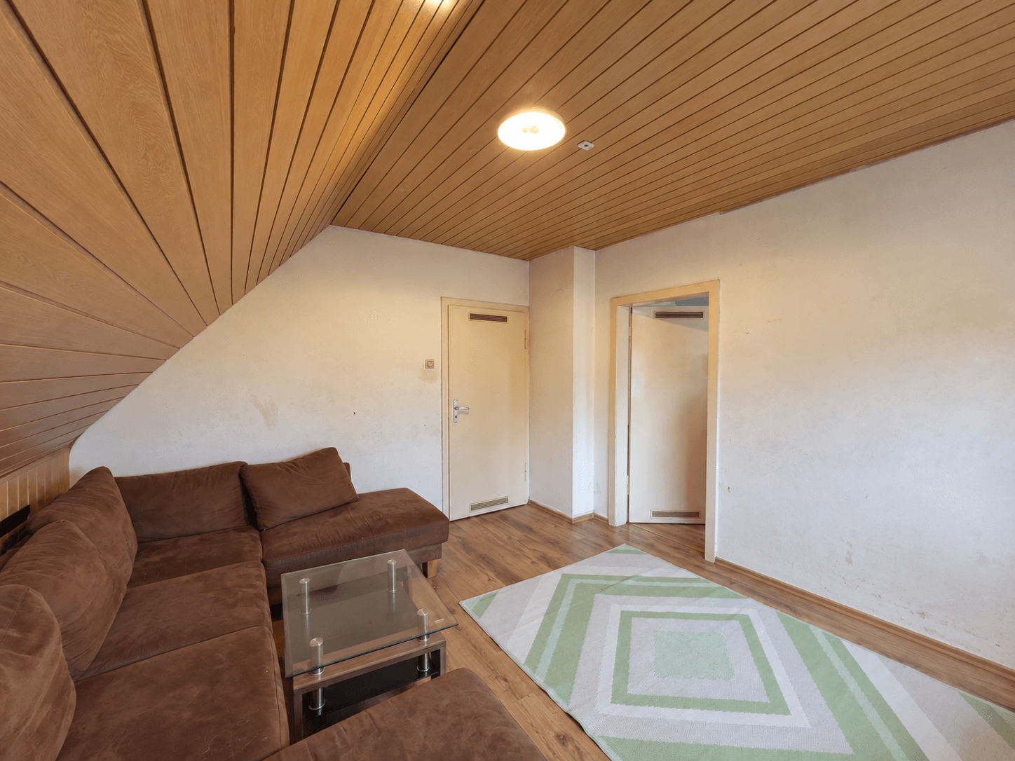 Vermietete 2-Zimmer-Dachgeschosswohnung mit Entwicklungspotenzial in Bielefeld-Brackwede