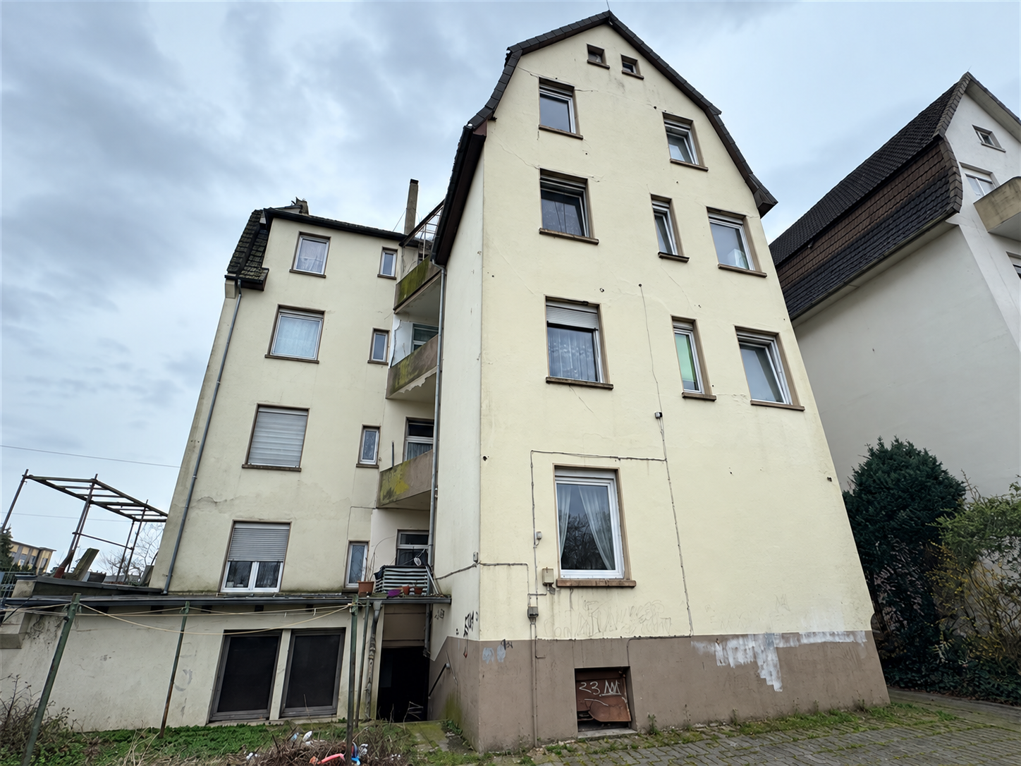 VERKAUFT !! Großzügiges 9-Familienhaus in zentraler Lage von Bielefeld sucht neuen Eigentümer !