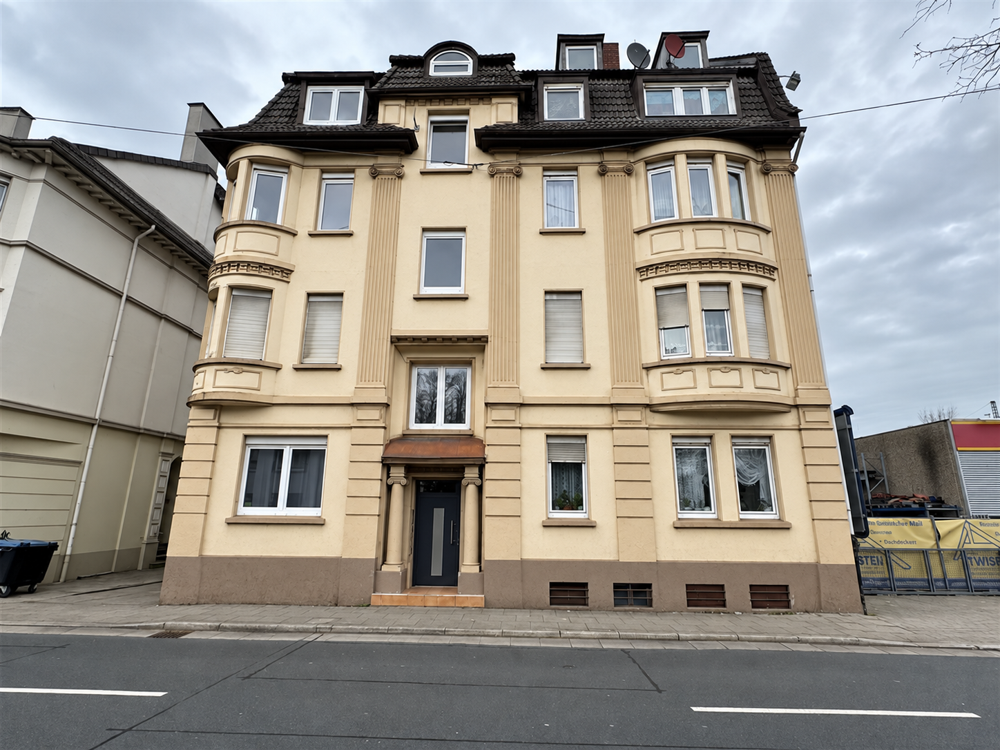 VERKAUFT !! Großzügiges 9-Familienhaus in zentraler Lage von Bielefeld sucht neuen Eigentümer !
