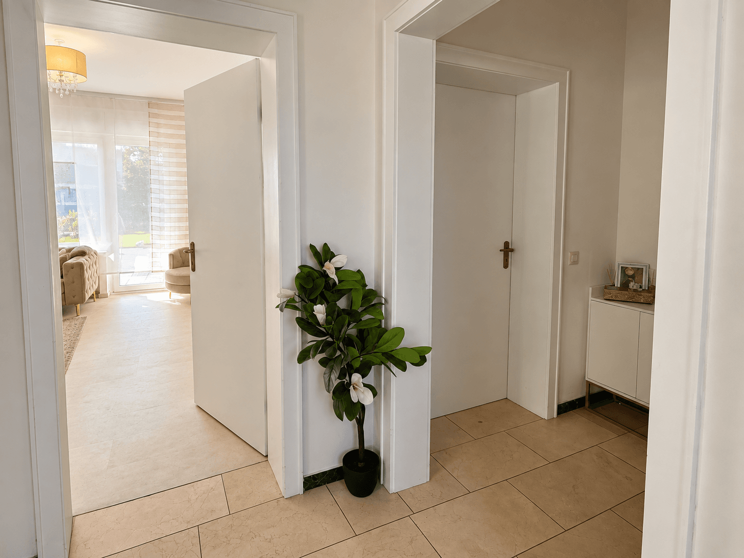 Großzügiges Wohnhaus mit Einliegerwohnung, Vollkeller und großem Grundstück in Detmold