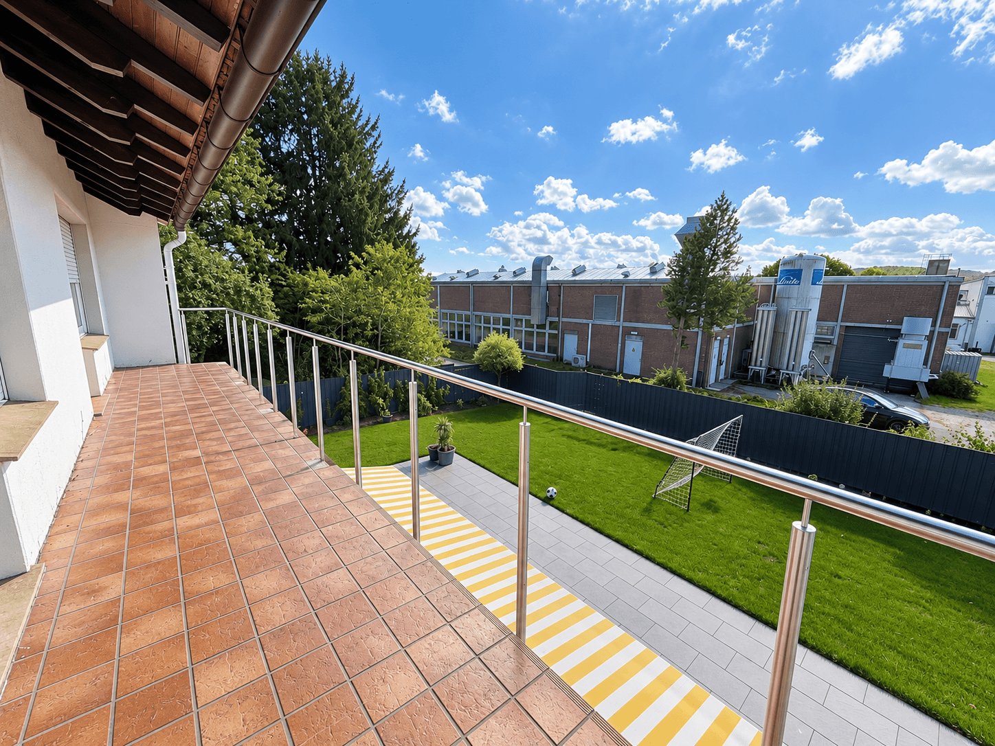 Großzügiges Wohnhaus mit Einliegerwohnung, Vollkeller und großem Grundstück in Detmold