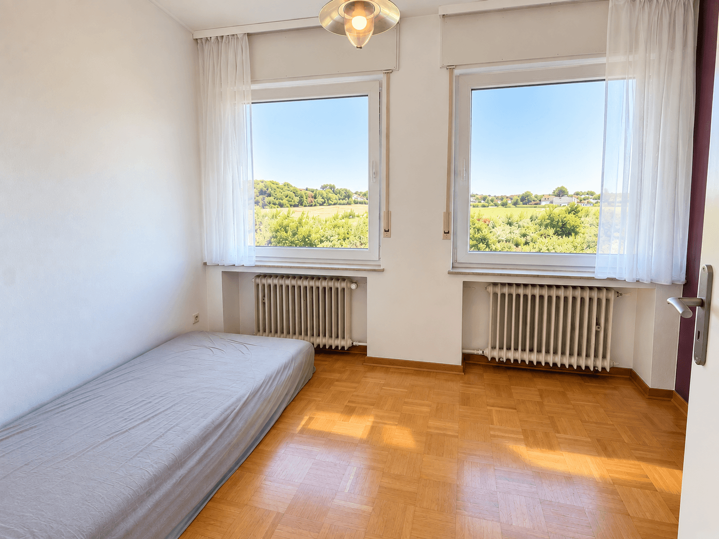 Großzügiges Wohnhaus mit Einliegerwohnung, Vollkeller und großem Grundstück in Detmold