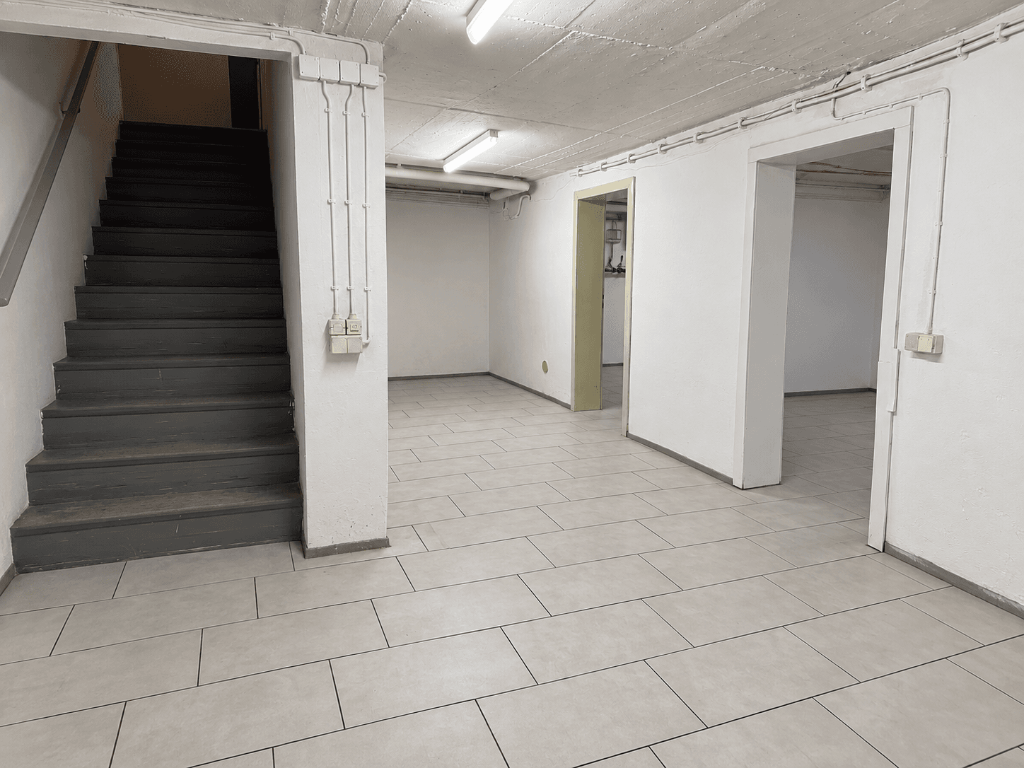 Großzügiges Wohnhaus mit Einliegerwohnung, Vollkeller und großem Grundstück in Detmold
