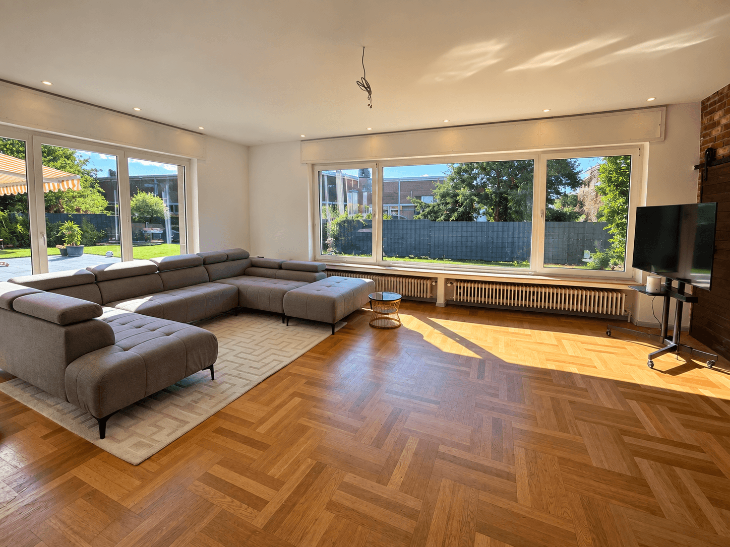 Großzügiges Wohnhaus mit Einliegerwohnung, Vollkeller und großem Grundstück in Detmold